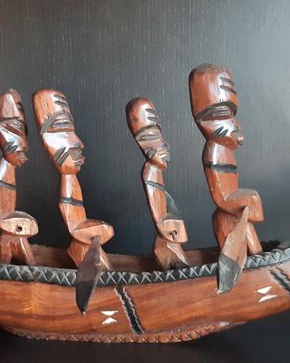Barca del drago africano con 5 guerrieri