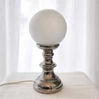lampada anni 70 in vetro opalino e ceramica cromat