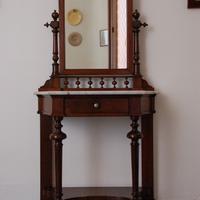 Consolle in stile liberty