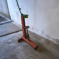 vecchio attrezzo per imbottigliamento 