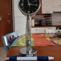 Simpatico orologio sveglia da tavolo