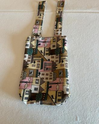 Borsa di stoffa fatta interamente a mano, ricamata