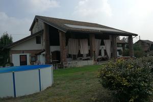 Cascinale con terreno e rustici