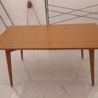 tavolo e mobile cucina