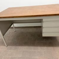 Scrivania con cassetti 130x75x75