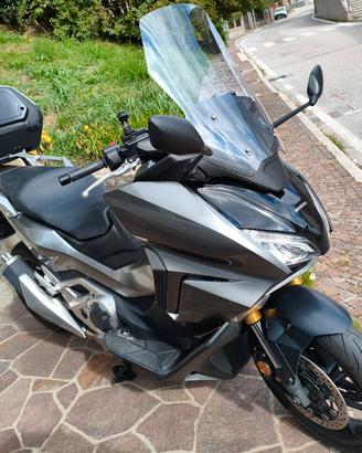 Honda forza 750