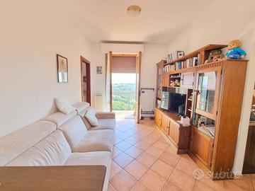Appartamento di 90 m² con 5 locali e box auto a Mo