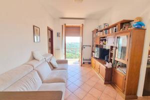 Appartamento di 90 m² con 5 locali e box auto a Mo
