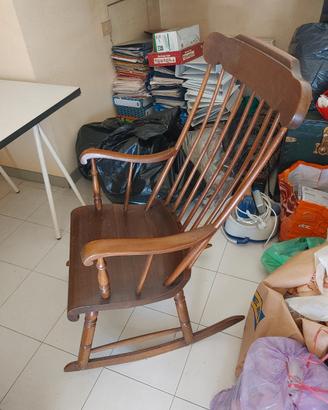 Sedia a dondolo in legno