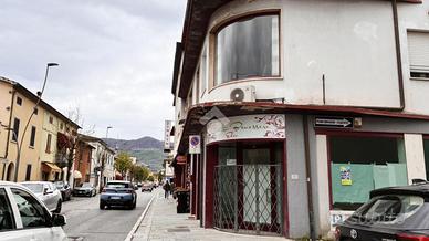 NEGOZIO A QUARRATA