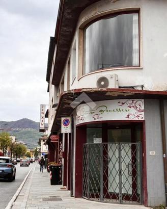NEGOZIO A QUARRATA