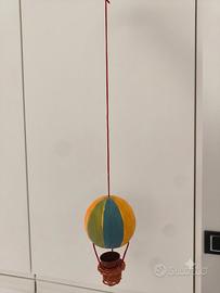 mongolfiera in ceramica con cestino in vimini