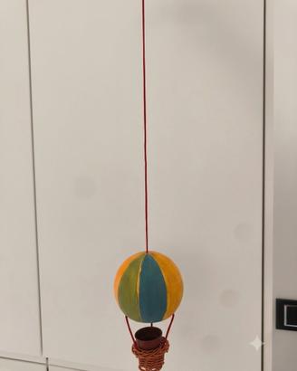mongolfiera in ceramica con cestino in vimini
