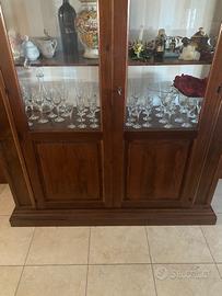 Vetrina da salone in legno