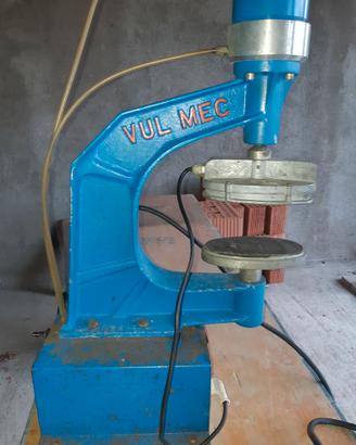 VULCANIZZATORE  PER GOMME