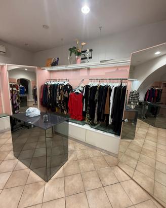 Arredamento Negozio completo