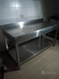 tavolo in acciaio