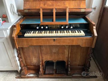Armonium antico 