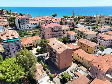 4 LOCALI A SAN LORENZO AL MARE