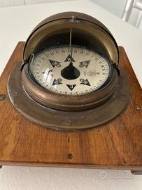 Bussola da nave antica in ottone e legno noce