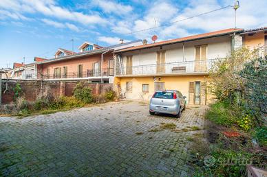 CASA SEMINDIPENDENTE A LEINÌ