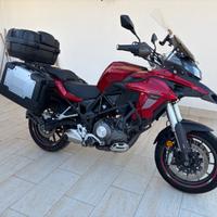 Benelli trk 502 s con tris valigie