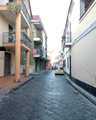 Palazzo indipendente su più livelli ampio cortile