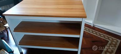 Isola e sedie per la cucina