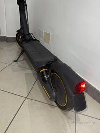 monopattino elettrico ninebot max G2