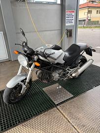 Ducati Monster 620 dark