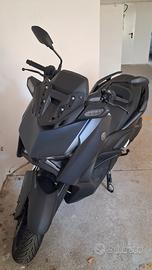 XMAX 300