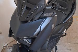 XMAX 300