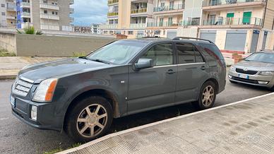 Cadillac SRX per amatori da ristrutturare