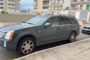 Cadillac SRX per amatori da ristrutturare