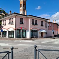 Immobile (ex banca) con 10 vetrine