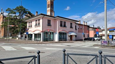 Immobile (ex banca) con 10 vetrine