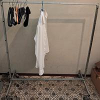 appendiabiti con ruote in metallo 