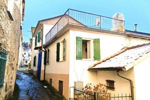 CASA SEMINDIPENDENTE A CARREGA LIGURE