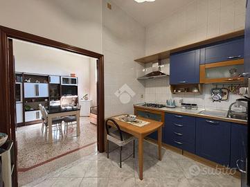 2 LOCALI A NAPOLI