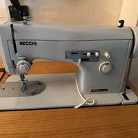 Macchina da cucire NECCHI con mobile SINGER