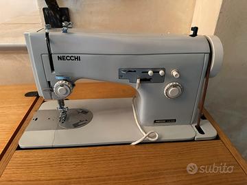 Macchina da cucire NECCHI con mobile SINGER