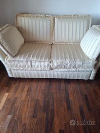 2 divani letto comodi, eleganti, usati pochissimo