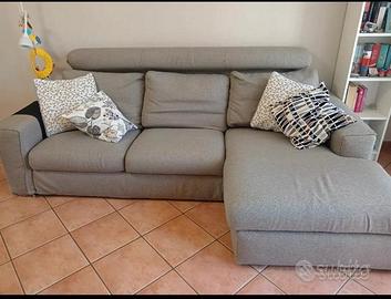 Divano Poltronesofà a L con penisola grigio