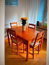 IKEA Holzesstisch + 4 Stühle