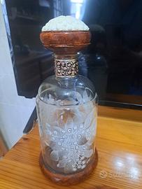 Bottiglia da liquore in vetro e legno