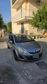 Opel Corsa 1.3 Diesel 168.000 km 2014 con schermo
