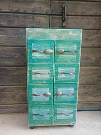 Mobile in legno con 8 cassetti 