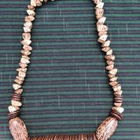 Collana in semi/cocco/legno