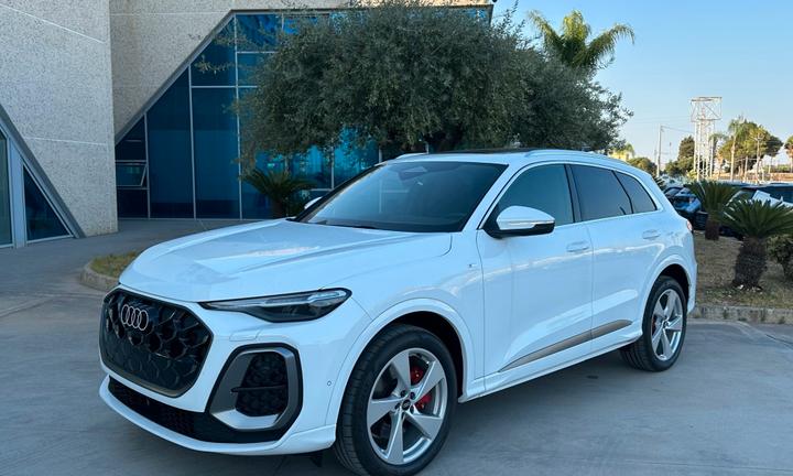 Audi Q5 Sline quattro T-Stock prezzo