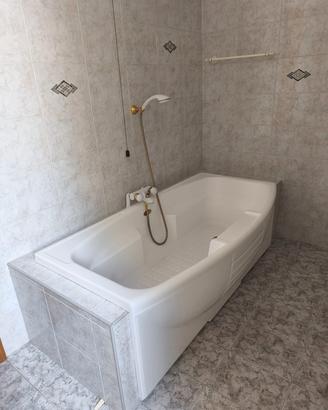 VASCA JACUZZI IN RESINA 